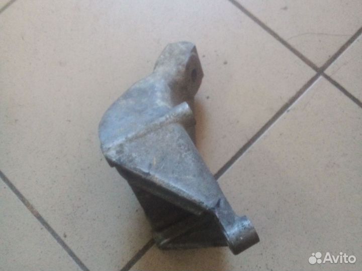 Кронштейн двигателя volkswagen лт 35