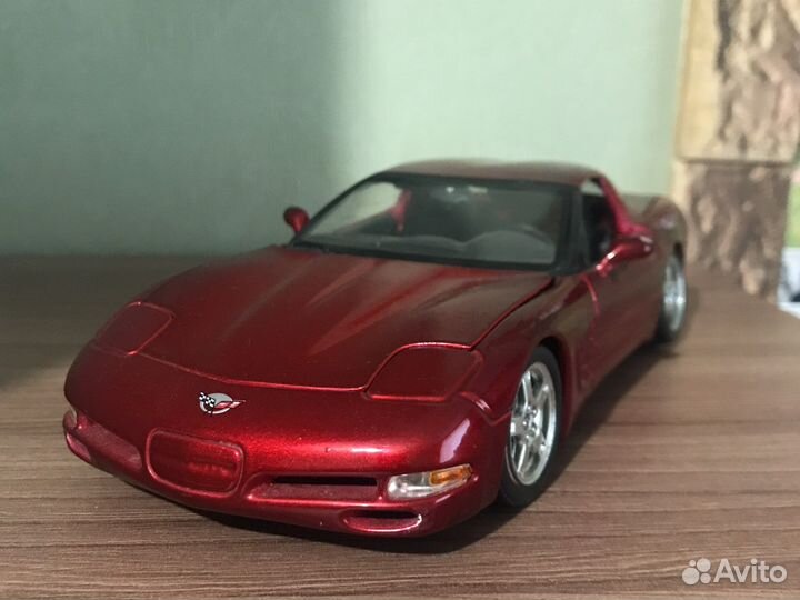 Коллекционная машина 1/18 Chevrolet Corvette