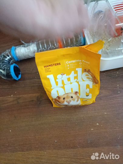 Хомяк(3 месяца) +клетка+шарик+корм+Децл опилок