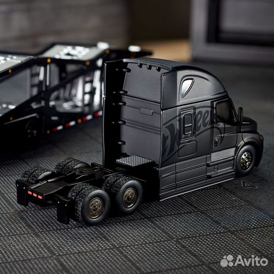 Hot Wheels Elite 64 Freightliner Cascadia Black