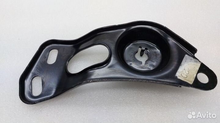 Кронштейн подрамника передний левый Hyundai Sonata