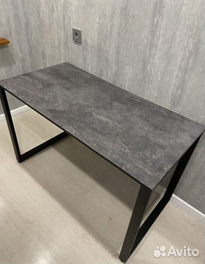 Компьютерный стол в стиле лофт