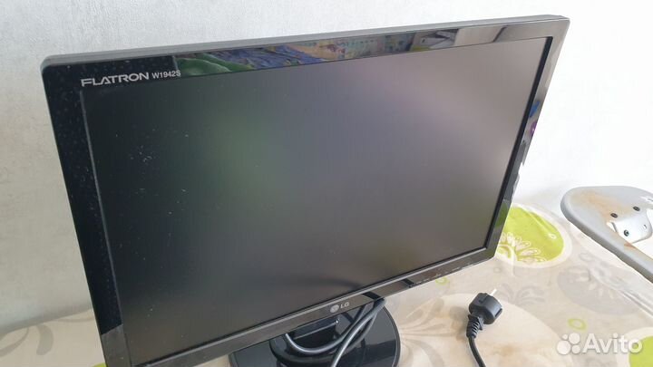 Монитор LG flatron w1942s