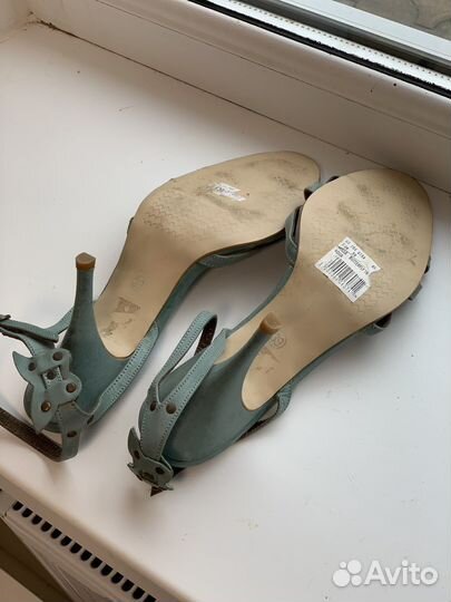 Босоножки Shellys London