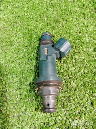 Форсунка топливная Toyota Alphard MNH10 1MZ-FE