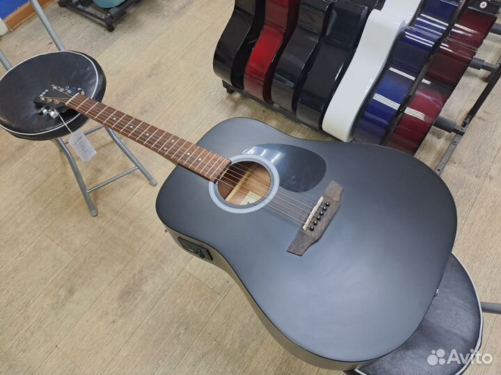Гитара электроакустическая с подключением чёрная