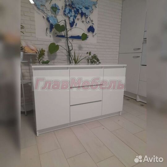 Комод с ящиками и дверцами