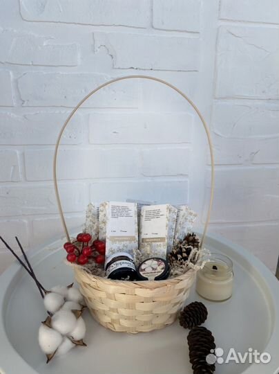 Чайный подарочный набор в корзине