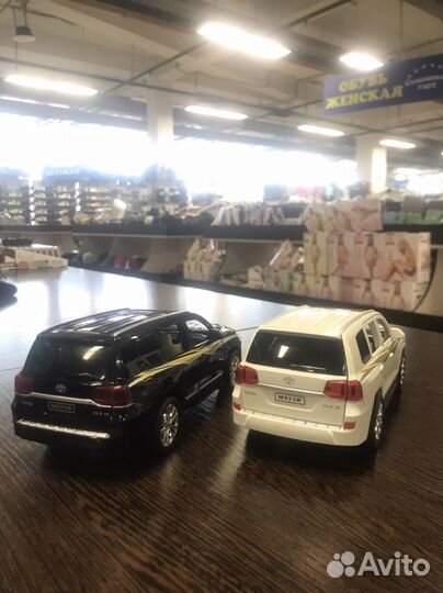 Машинки модельки