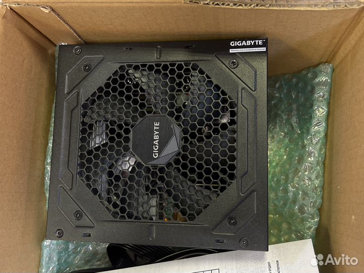 Блок питания gigabyte GP-UD750GM