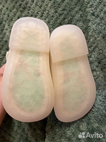 Туфли на девочку новые 19