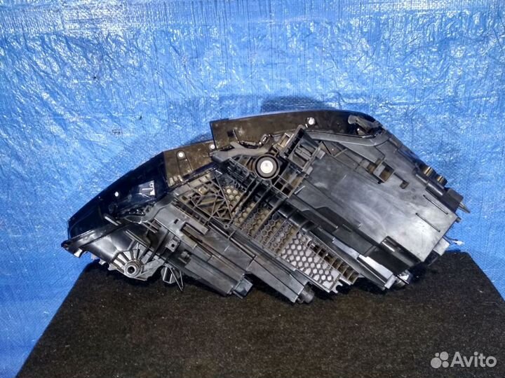 Фара левая Audi Q8