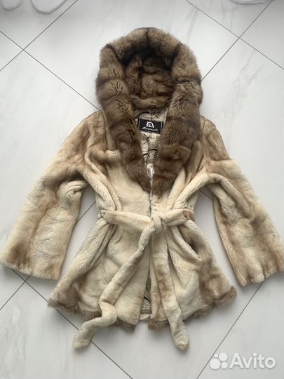 Шуба норковая автоледи с капюшоном из соболя