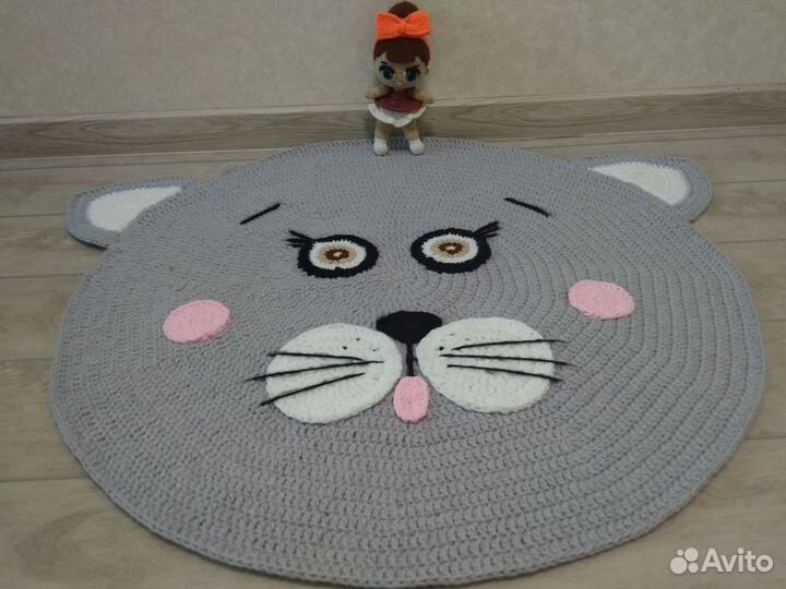 Детский вязаный коврик 
