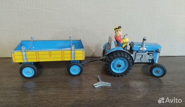 Игрушка kovap трактор с прицепом. Коробка