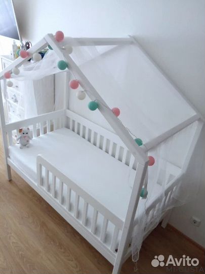 Детская кровать домик