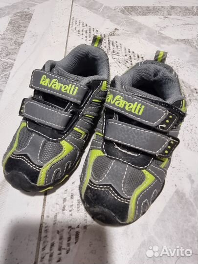 Детские кроссовки 22