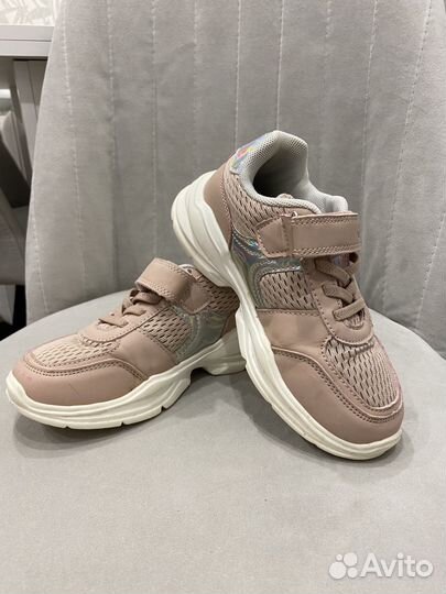 Кроссовки для девочки