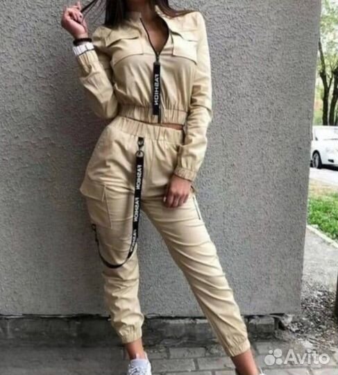 Женский костюм