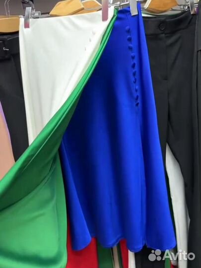 Юбка синяя с разрезом шелковая