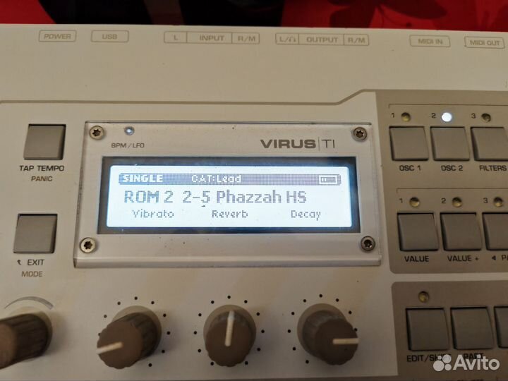 Синтезатор Access Virus Ti Snow