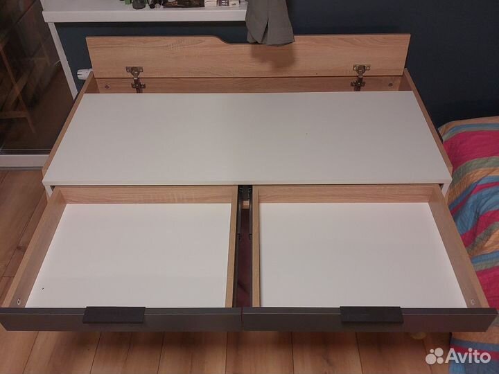 Стол с ящиками