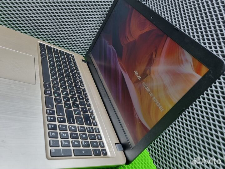 Ноутбук Asus intel4417/4Gb/SSD/MX 110 2Gb