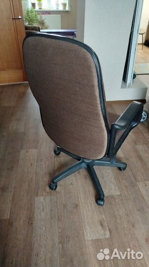 Компьютерное офисное кресло руководителя