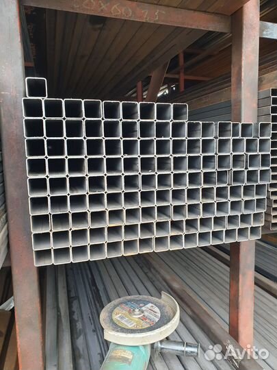 Профильная труба 40х20х3 мм