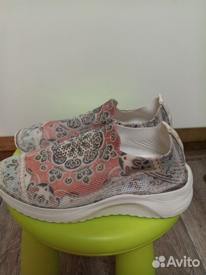 Кроссовки40 размер