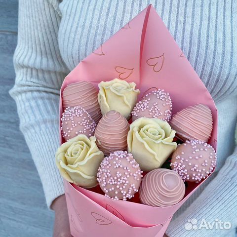 Клубника в шоколаде букет с шоколадными розами