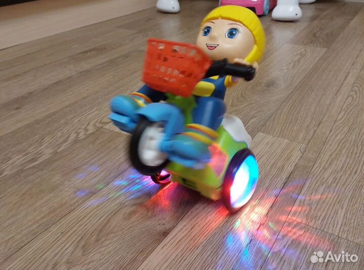 Детские игрушки, ездит, светится, крутится