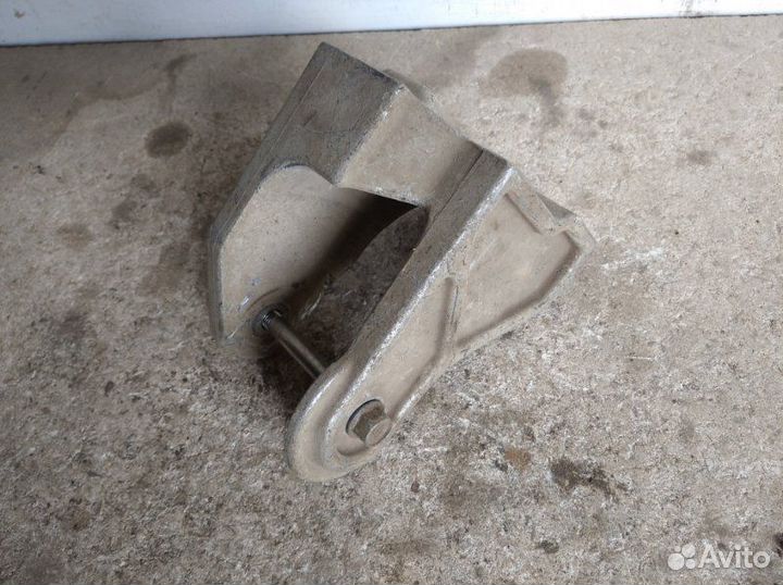 Кронштейн опоры двигателя Mitsubishi Lancer CY