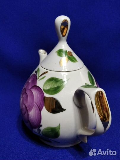 Чайник миниатюрный. Фарфор. Сысерть