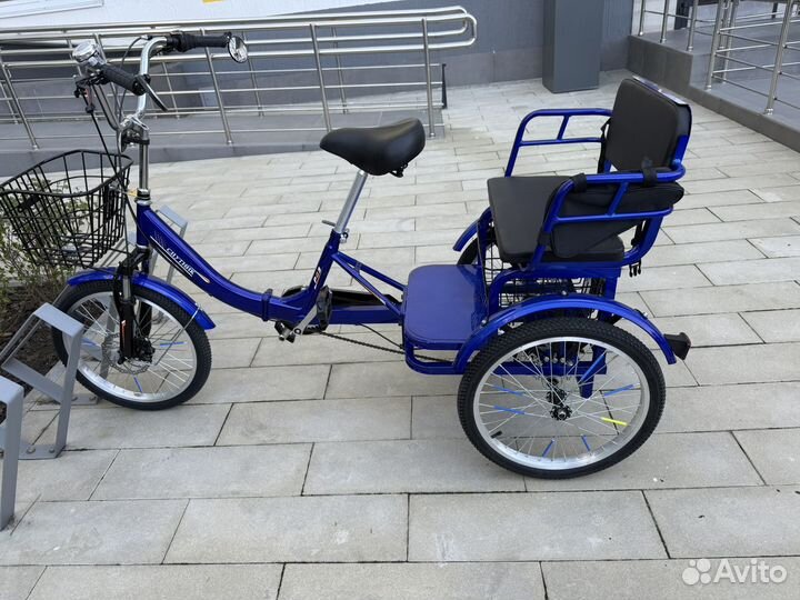 Трехколесный велосипед с двумя сидениями
