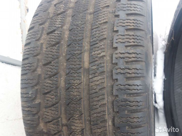 Kumho I'Zen RV Asymmetric 255/40 R18