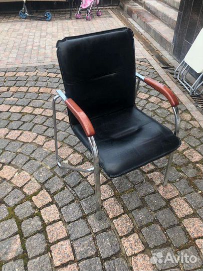Офисное кожаное кресло бу. 2 шт