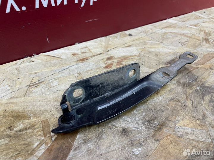 Петля капота правая Renault Logan