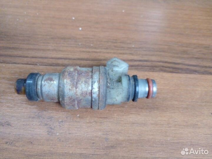 Форсунка инжекторная Mitsubishi Pajero