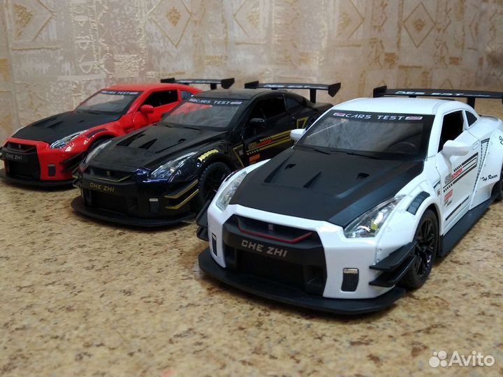 Металлическая модель автомобиля nissan gt-r