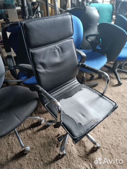 Стул на колесах офисный компьютерный