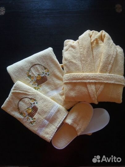 Комплект банный /махровый халат/2полотенца/тапки