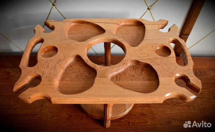 Винный столик из дерева