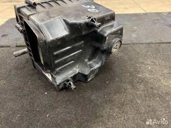 Корпус воздушного фильтра левый Jaguar F-Pace X761