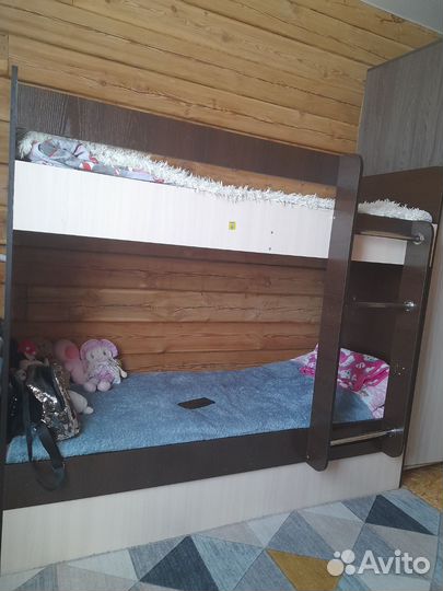 Кровать двухьярусная