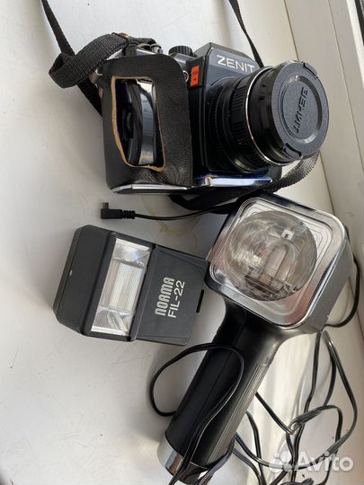Зеркальный фотоаппарат zenith с фотовспышко