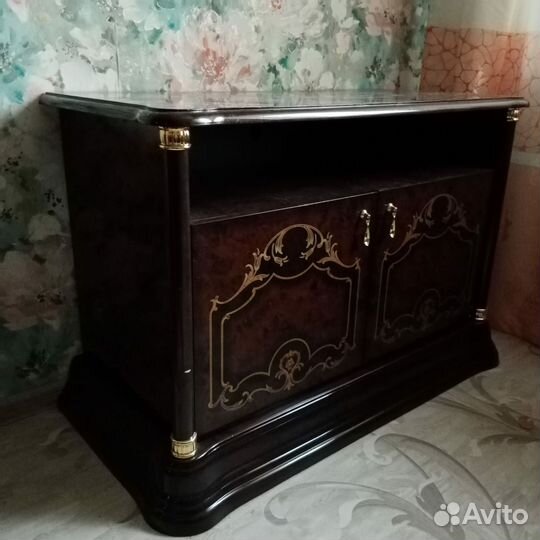 Тумба под телевихор 