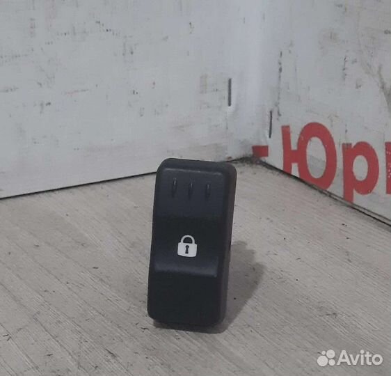 Кнопка блокировки дверей Renault Logan