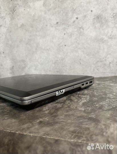 Dell i5-2520М / 2.5 GHZ / geforce NVS 4200M
