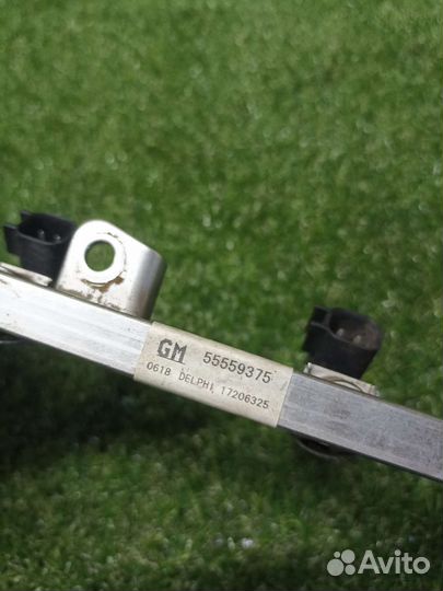 Топливная рампа с форсунками Opel Astra H 1.6